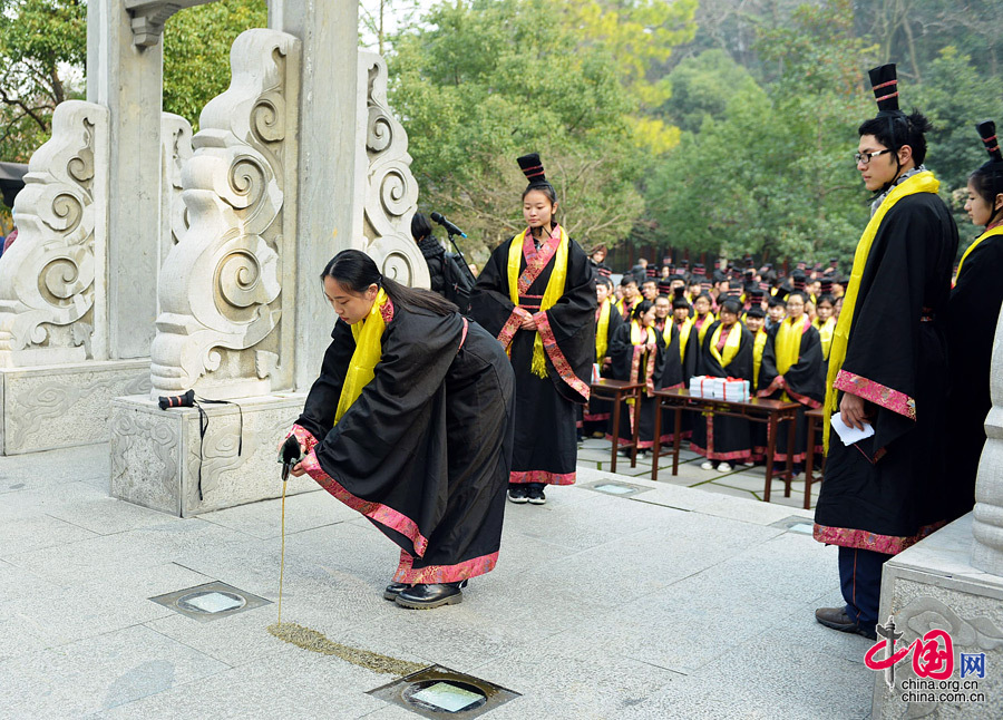 杭州举行“十八岁成人礼”宣誓仪式[组图]