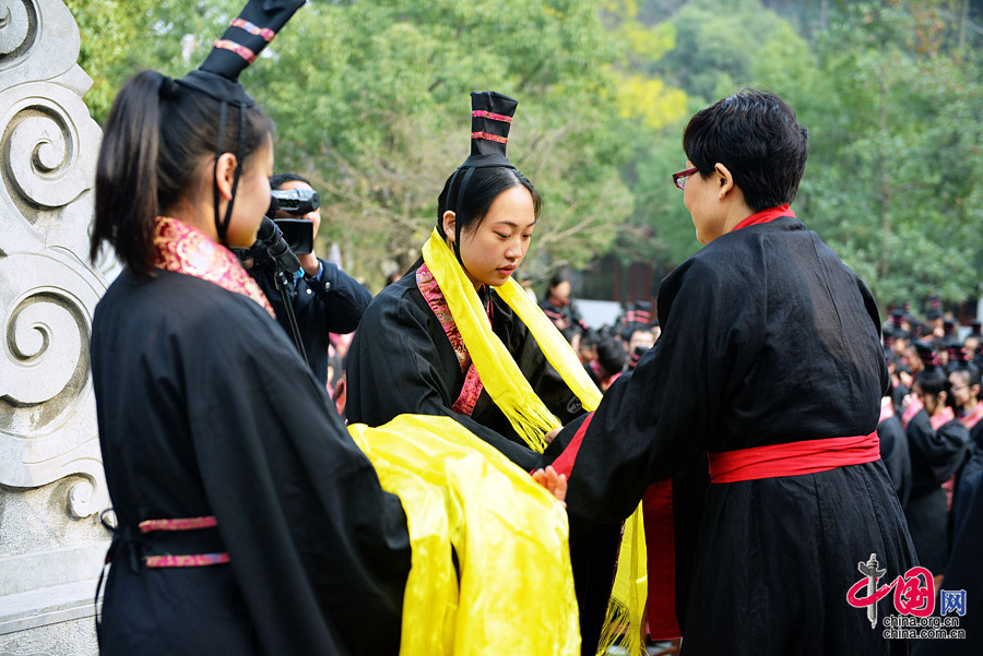 杭州举行“十八岁成人礼”宣誓仪式[组图]