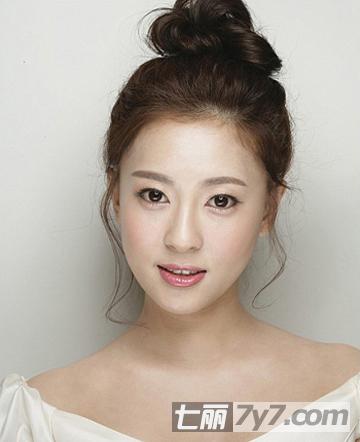 <em>圆脸</em>如何化妆<em>显脸小</em> 4技巧让你秒变瓜子脸--中