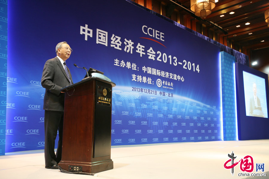 2013年12月21上午，中國國際經濟交流中心理事長曾培炎在中國經濟年會上發表演講。中國網記者 鄭亮攝