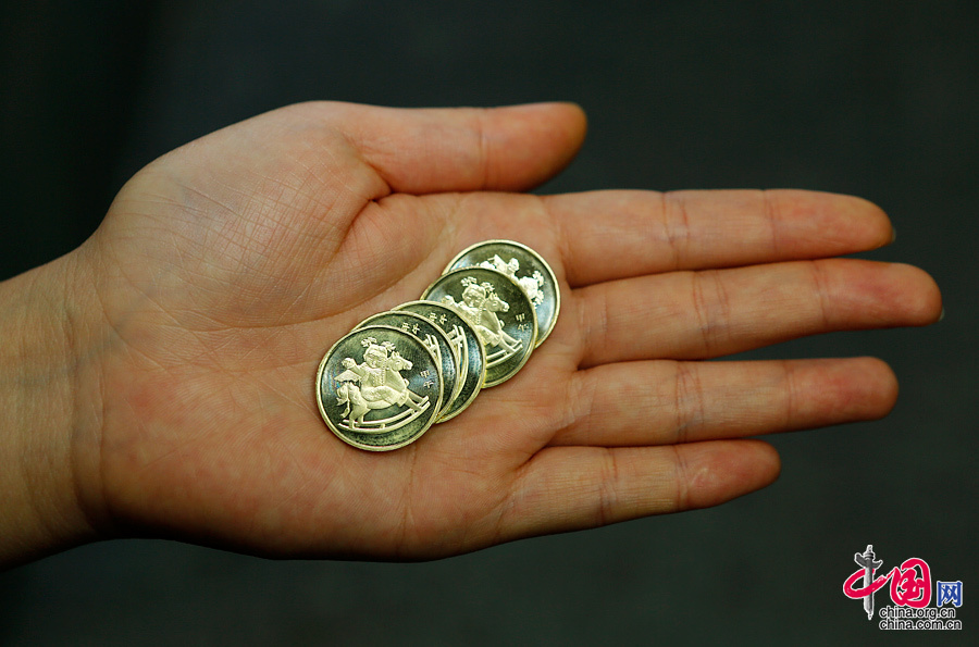 2014年贺岁纪念币发行 明年将发行新一轮[组图]