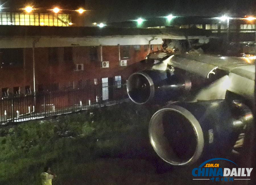 英国航空客机在南非机场撞楼 4人受伤