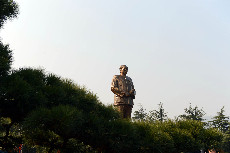 毛泽东广场上的毛泽东塑像。 中国网图片库 彭年 摄