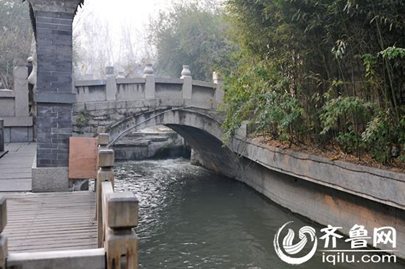 濟南趵突泉公園泉水河道被污染