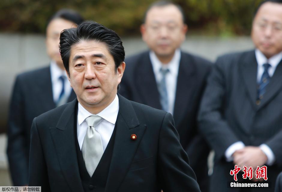 日本首相安倍晋三参拜靖国神社[组图]