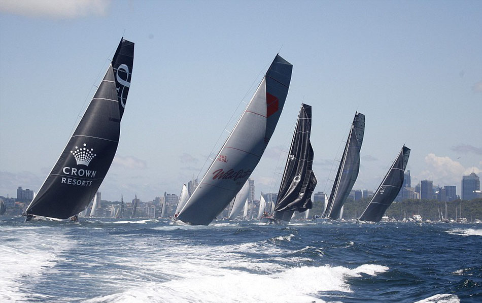 【转载】94艘帆船齐聚悉尼强风中出海开赛[组图]