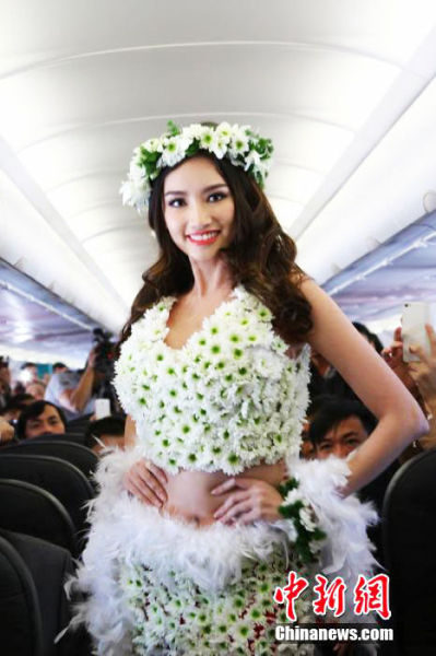 越南客机上举行比基尼选美比赛