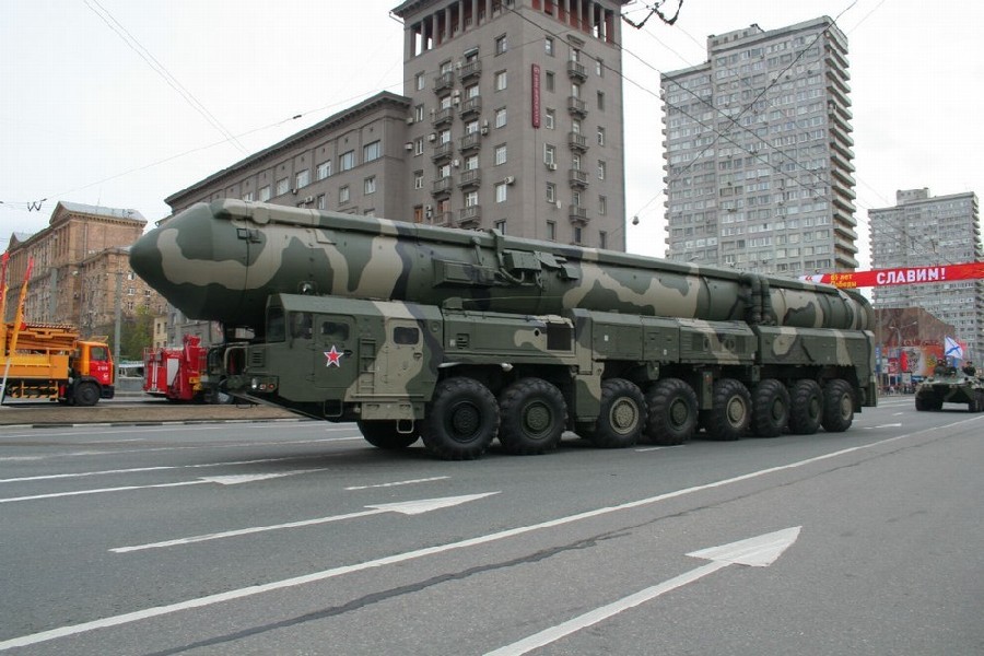 俄罗斯副总理给北约送“战略导弹贺卡”[组图]