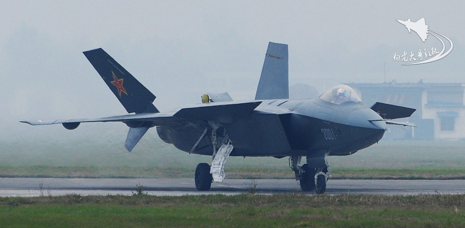 传歼20第三架原型机曝光 编号2011或加速装备[组图]