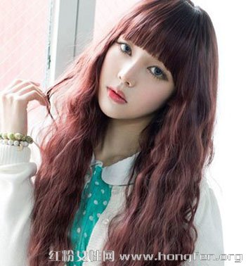 <em>2014玉米烫发型</em>将成主流 化身冬季甜美教主_