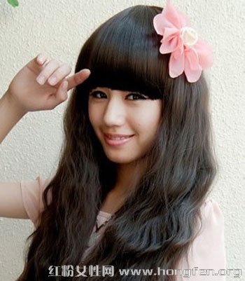 <em>2014玉米烫发型</em>将成主流 化身冬季甜美教主_