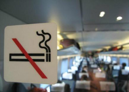 《铁路安全管理条例》动车上吸烟最高处两千元罚款 《铁路安全管理条例》动车上吸烟最高处两千元罚款