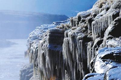 黄河壶口"冰瀑玉壶"美景迎新年