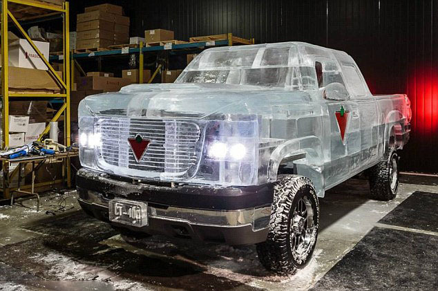 加拿大公司5吨冰块雕汽车可驾驶