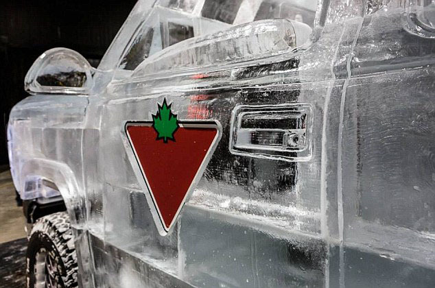 加拿大公司5噸冰塊雕汽車可駕駛