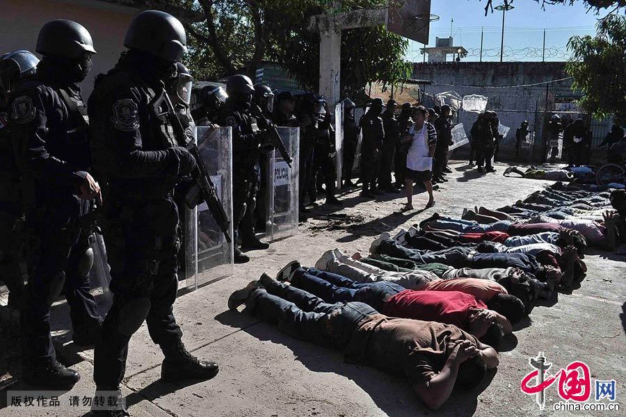 当地时间2014年1月3日，墨西哥南部格雷罗州伊瓜拉市一所监狱当天凌晨遇袭并发生交火，造成9人死亡、2人受伤 图片作者:CFP/CFP