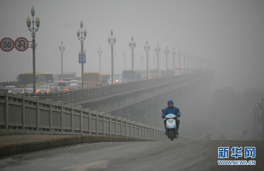 中央气象台:今天早晨发布大雾黄色预警