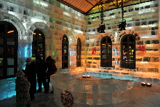 1月5日，第30届中国哈尔滨国际冰雪节“光彩”启幕。冰雕邮局集功能与观赏性一体。中国网图片库 知言 摄