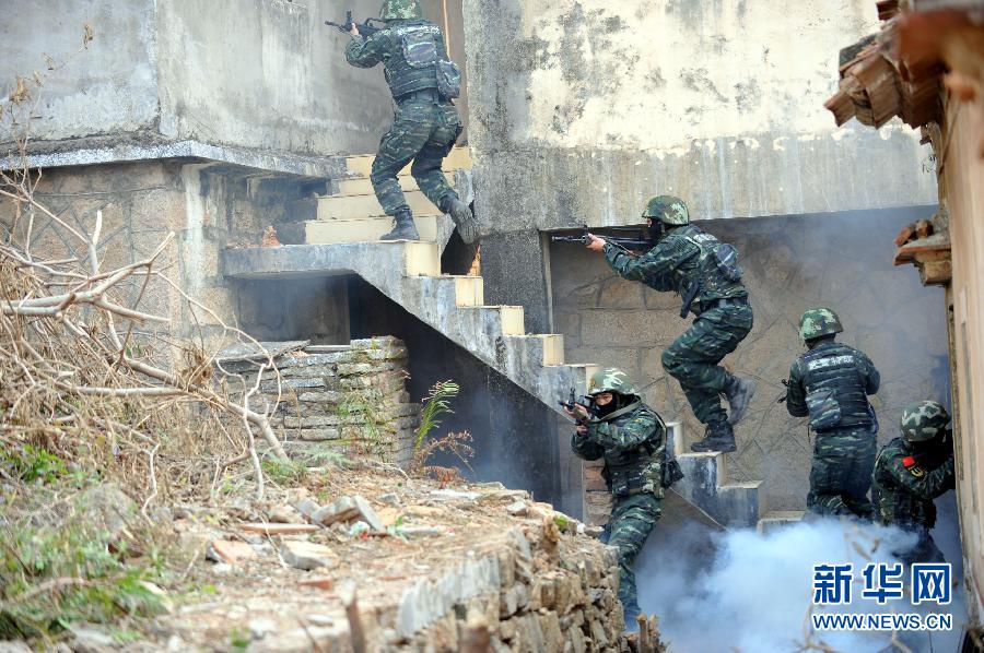 厦门武警特战队举行城市反恐实战演练