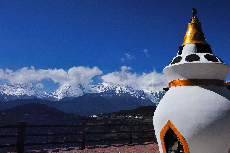 在藏文经卷中，梅里雪山的13座高峰，均被奉为“修行于太子宫殿的神仙”，特别是主峰卡瓦格博，被一些人尊奉为“藏地八大神山之首”。
