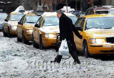 美国:纽约继续遭受严寒天气侵袭