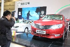 2014年1月9日，中国汽车工业协会发布最新数据显示：2013年度全国汽车产销2211.68 万辆和2198.41万辆，比上年分别增长14.8%和13.9%。产销突破2000万辆创历史新高，再次刷新全球记录，已连续五年蝉联全球第一。