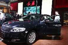 2013年11月6日，河南鄭州，國際汽車展上展銷的品牌汽車。 