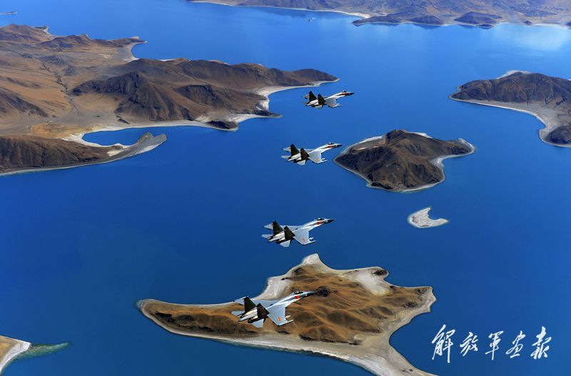 官曝中国空军训练美照：歼11苏30机群高空傲翔[组图]