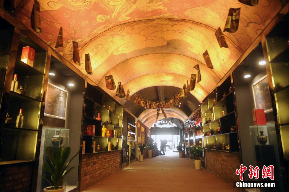 重庆“防空洞”变华丽“酒铺”