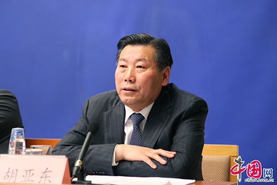 2014年1月14日，国新办就2014年春运形势和工作安排举行新闻发布会，图为铁路总公司副总经理胡亚东。中国网记者 李佳摄影