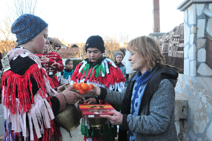保加利亚：庆祝苏尔瓦节[组图]