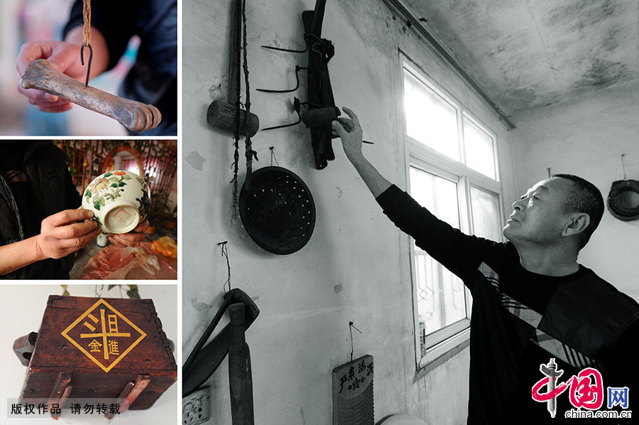  在老崔的小店里，老崔一一介绍自己的更多民俗藏品，从搓麻绳用的骨制拨锤，土窑的瓷碗，到量米的木斗，无不体现出胶东的民俗民生文化。 中国网图片库 王海滨/摄