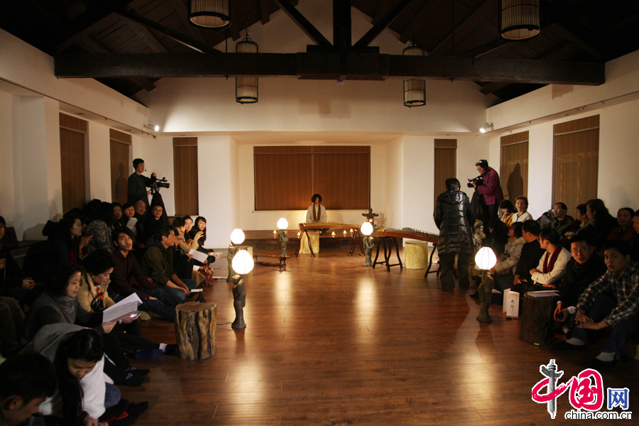  1月8日，由良友文化基金会主办，无极乐团、无形乐轩合办的“一念之间—感怀”中国古典乐曲表演活动在京举行。图为活动现场。中国网记者 李佳摄影