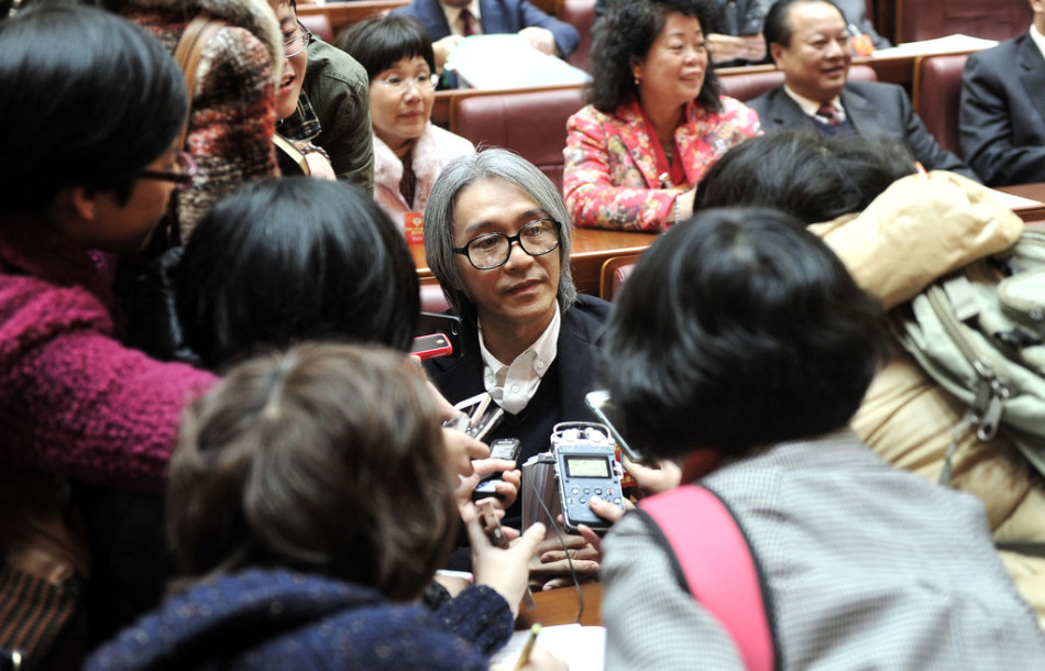 2014年1月14日下午3时，广东省政协十一届二次会议在广州珠岛会堂隆重开幕。开幕前，多位“明星委员”周星驰、马鼎盛等来到现场，可谓星光熠熠。