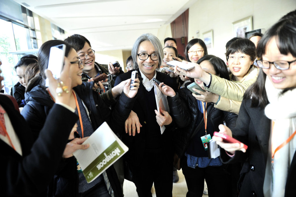 2014年1月14日下午3时，广东省政协十一届二次会议在广州珠岛会堂隆重开幕。开幕前，多位“明星委员”周星驰、马鼎盛等来到现场，可谓星光熠熠。