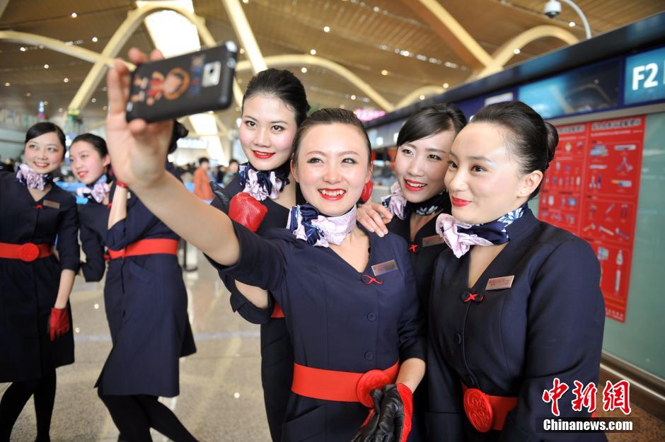 机场<em>快闪</em>舞 <em>空姐空少</em>动感热舞制服诱惑超强_