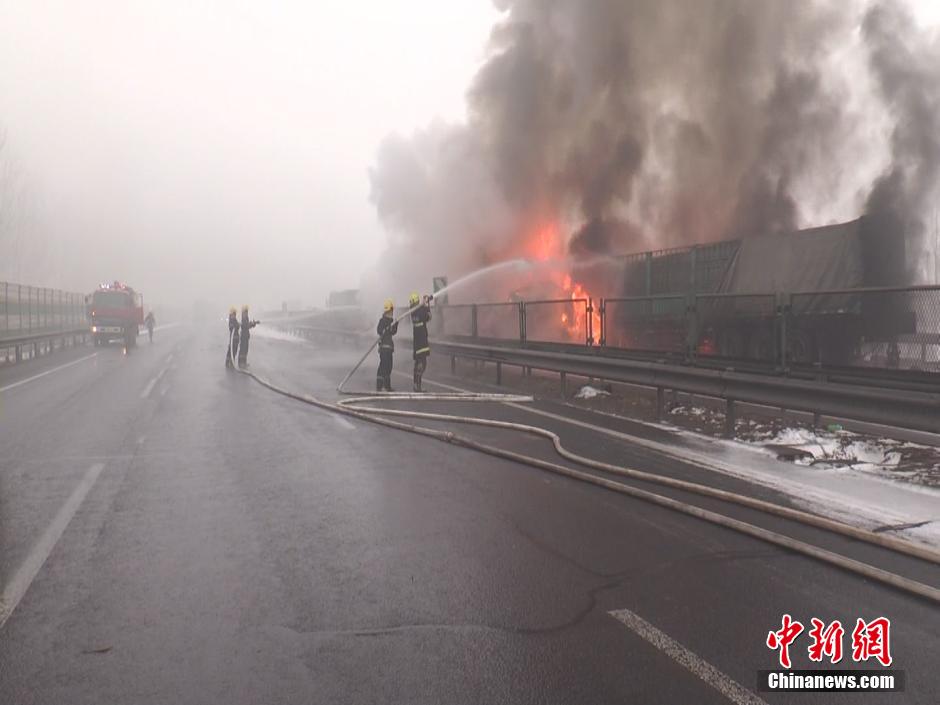 降雪结冰致京哈高速河北段发生多起交通事故 2人遇难
