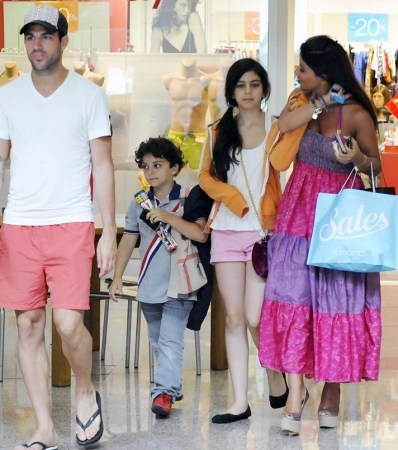 小法助女友打赢前夫财产官司 女友疑似再度怀