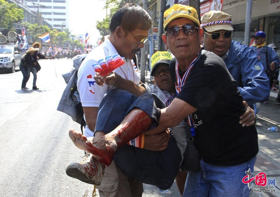 泰国反政府示威者遭炸弹袭击28人受伤 分析称或为逼军方介入[组图]