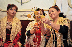 青苗麦西来甫是哈密流行的一种维吾尔族民间歌舞形式，每年冬季农闲时，举办“青苗麦西来甫”的人家将大葫芦的底部锯下，在里面铺上棉花，再由妇女们将精选的麦种放入其中，待葫芦内麦种发芽.