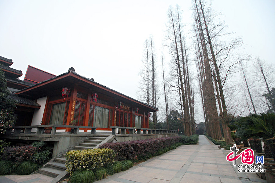 2014年1月18日，杭州西湖曲院风荷公园内的“西湖会”已经关停。