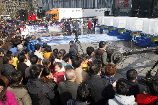 图为挑战冰封活人48小时现场。 中国网图片库 伏志勇 摄