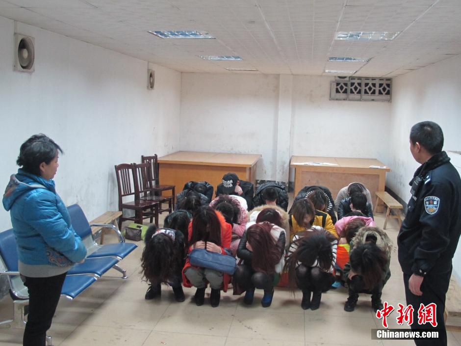 广西柳州警方连出重拳扫黄毒