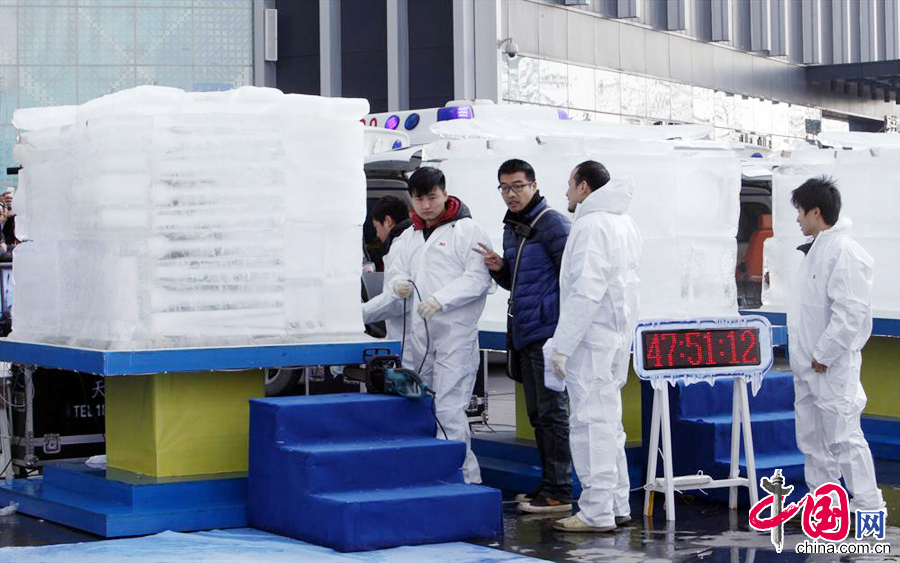 1月23日下午，工作人員準備破冰。 中國網圖片庫伏志勇攝影