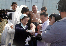 1月23日，“湘西火娃”向勇成功走出冰屋。  