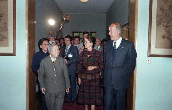 1980年法国总统德斯坦访华 邓颖超迎接