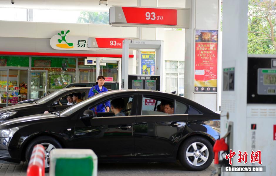 中國成品油價迎年內“兩連跌” 93號汽油每升降1毛