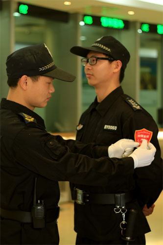 追梦人保安哥杨明:14年保安 天津圆梦\/图