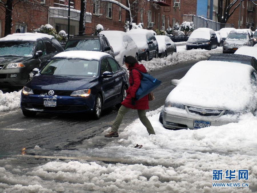美国纽约州因暴风雪袭击进入紧急状态
