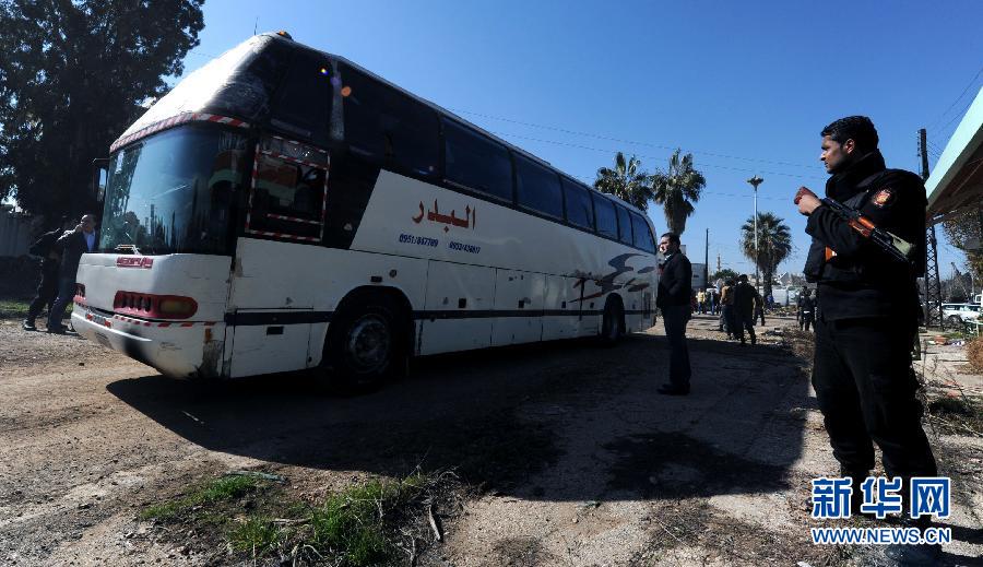 首批霍姆斯難民開始從戰區撤出